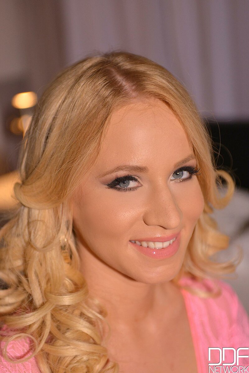 Аня, 23